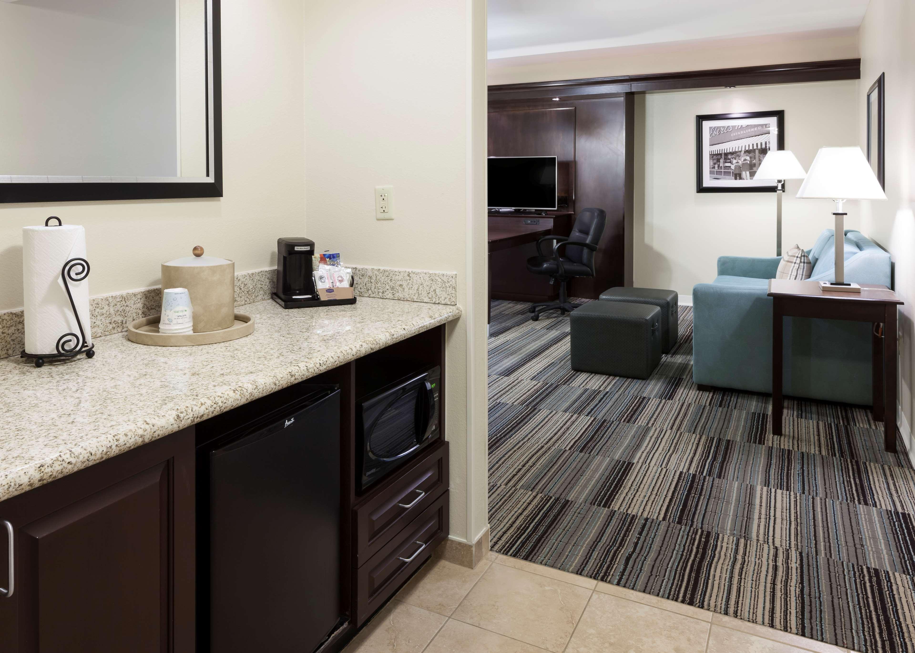 Hampton Inn & Suites Omaha-Downtown Экстерьер фото