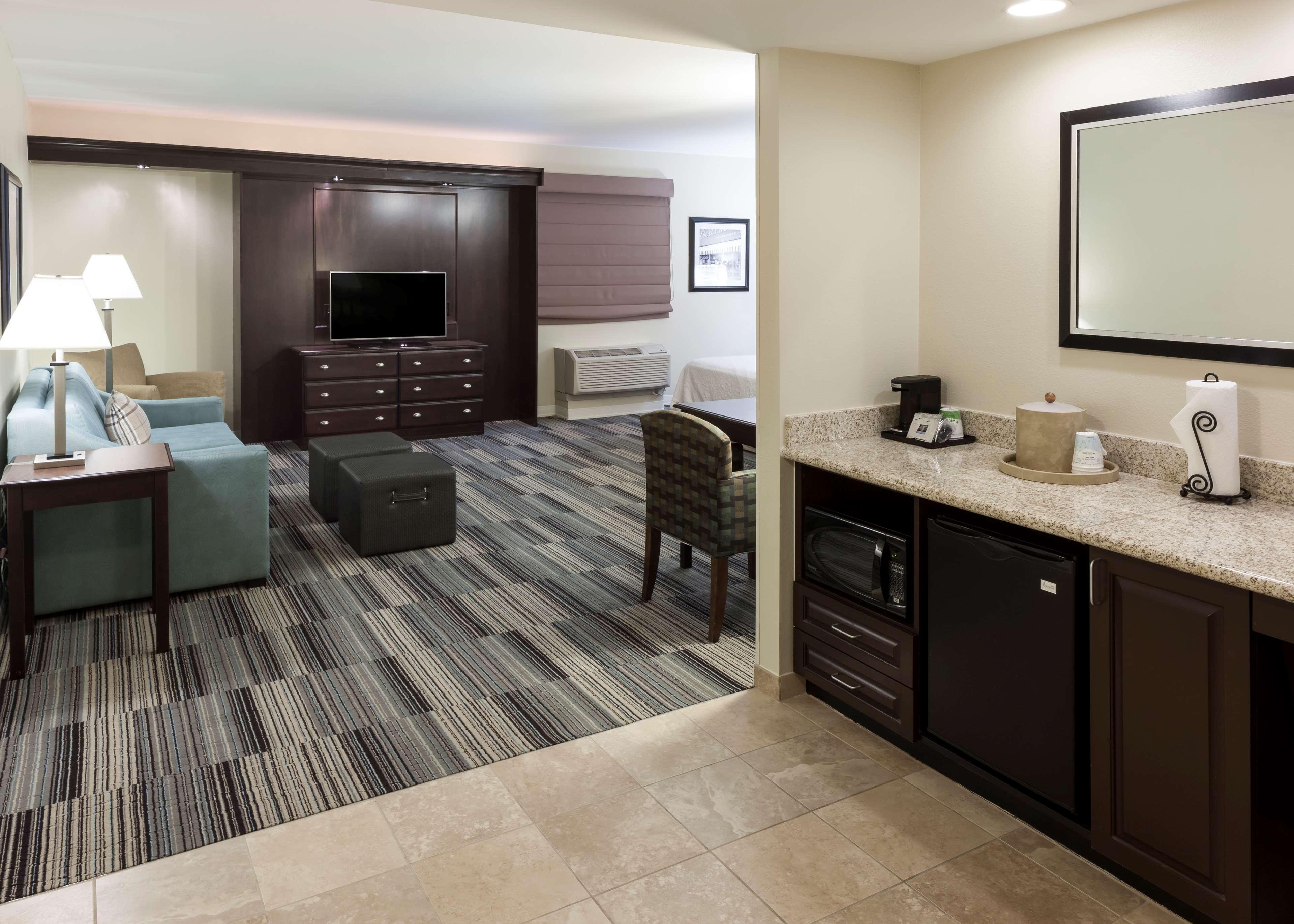 Hampton Inn & Suites Omaha-Downtown Экстерьер фото