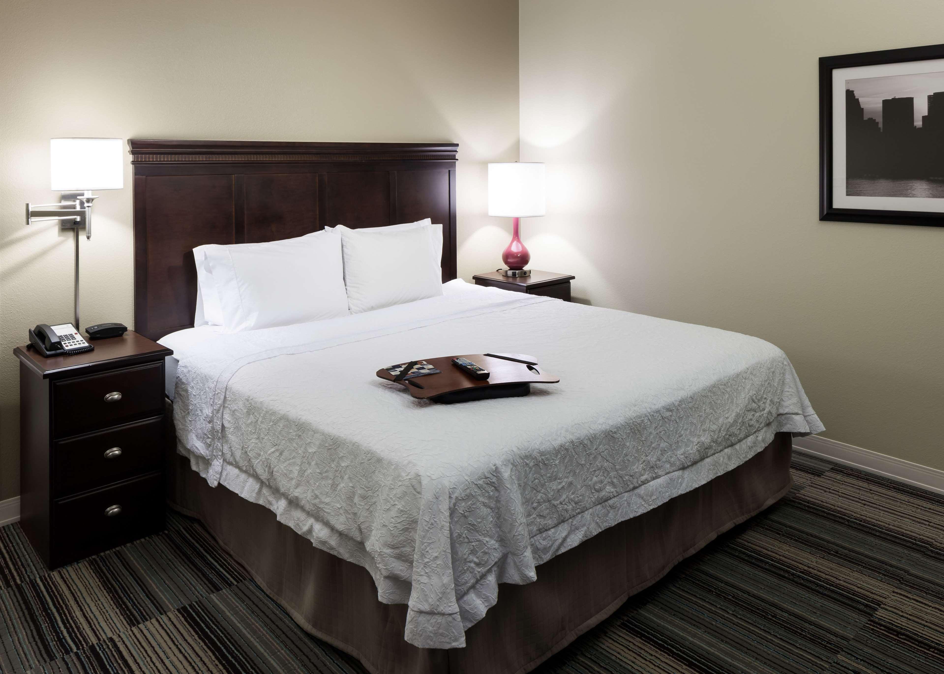 Hampton Inn & Suites Omaha-Downtown Экстерьер фото