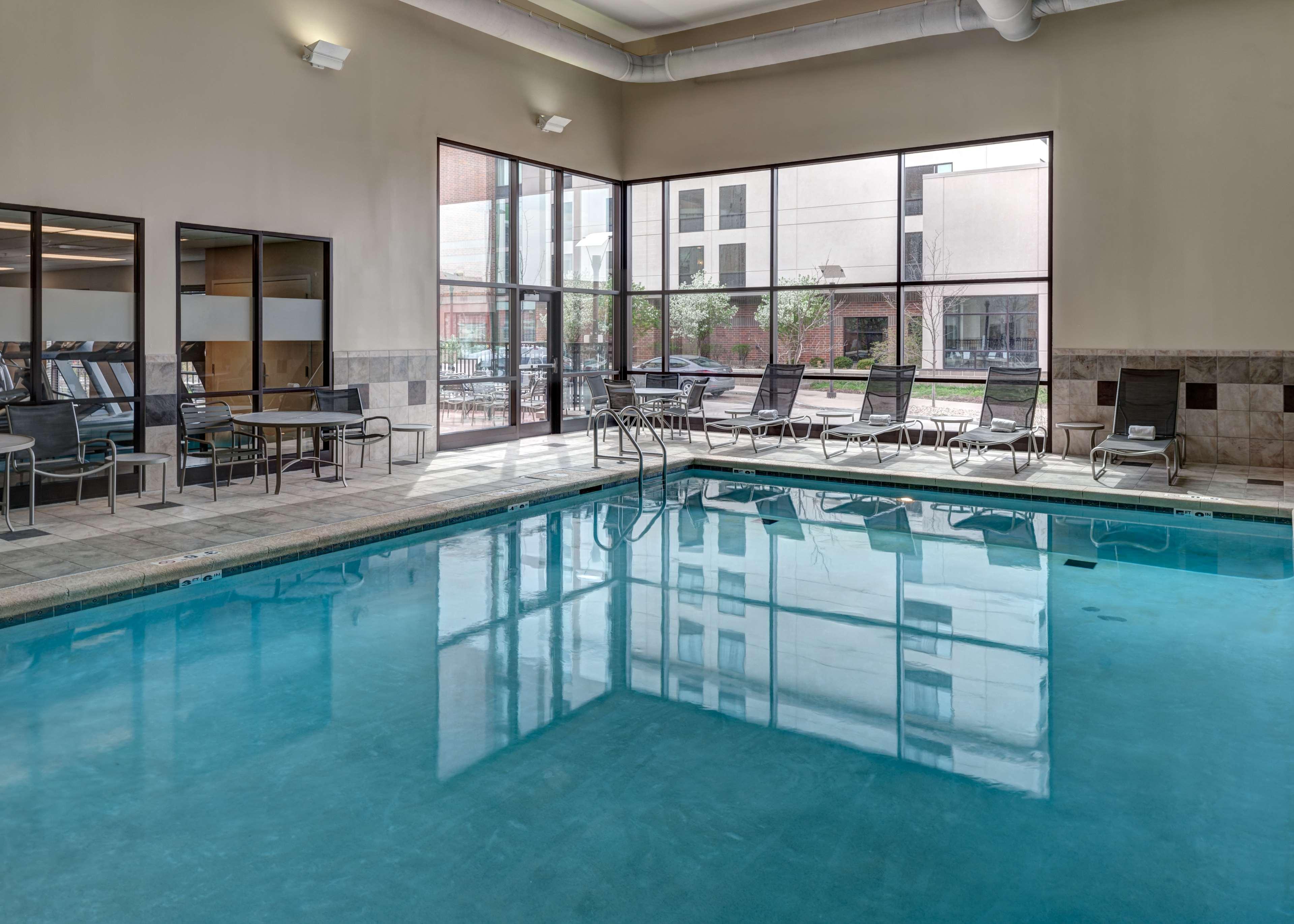 Hampton Inn & Suites Omaha-Downtown Экстерьер фото