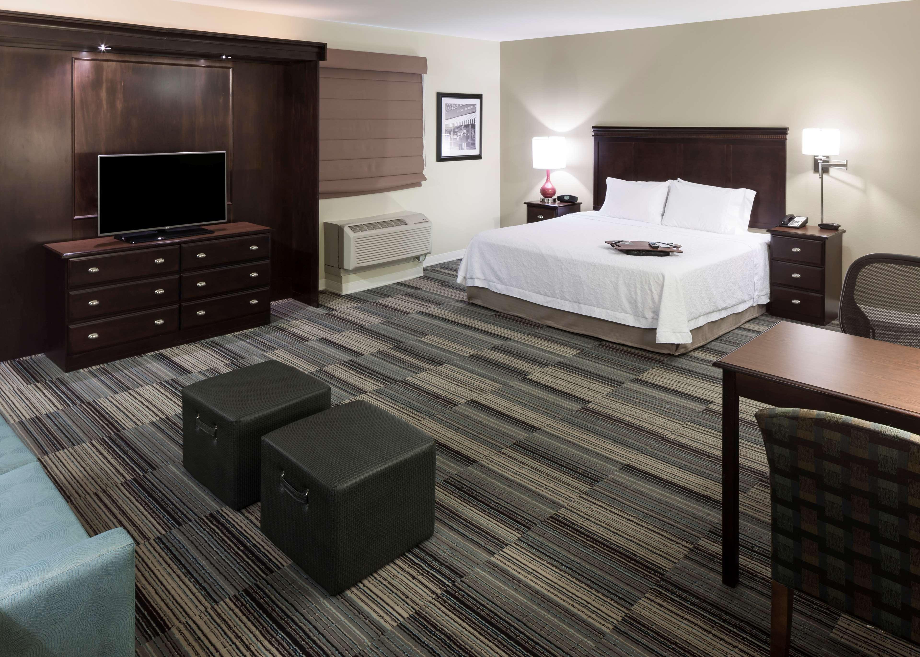 Hampton Inn & Suites Omaha-Downtown Экстерьер фото
