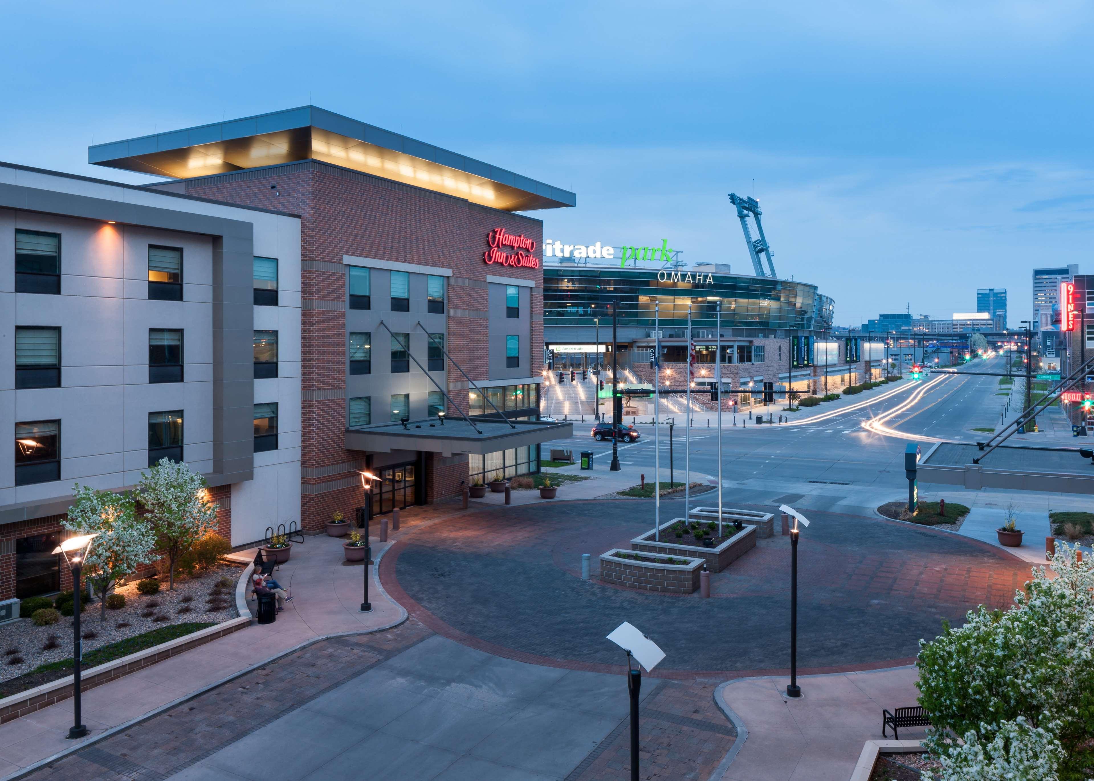 Hampton Inn & Suites Omaha-Downtown Экстерьер фото
