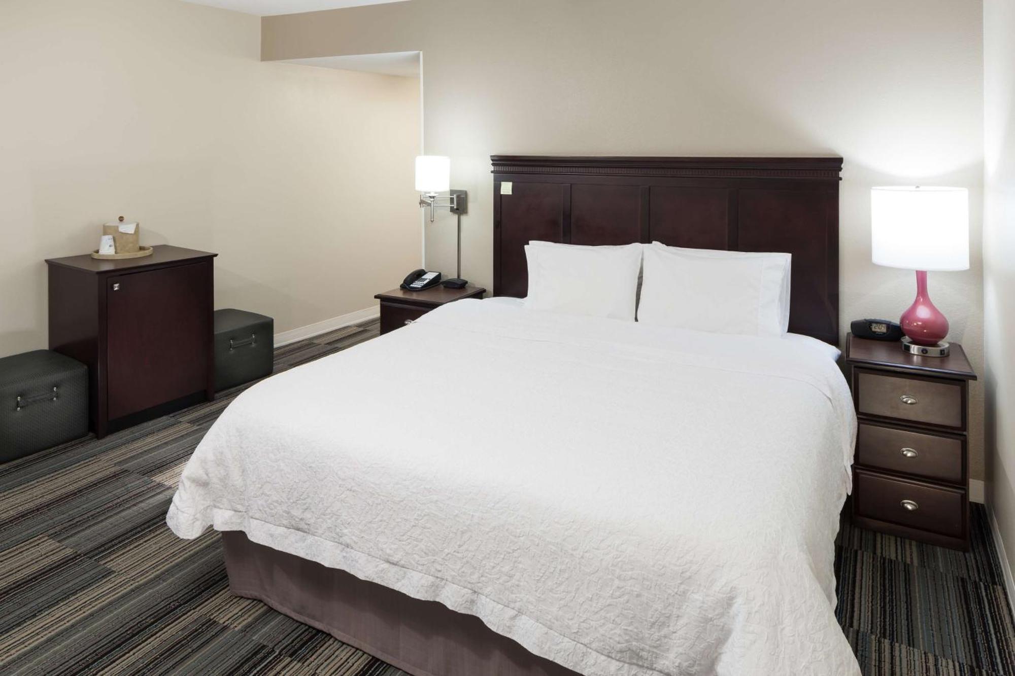 Hampton Inn & Suites Omaha-Downtown Экстерьер фото