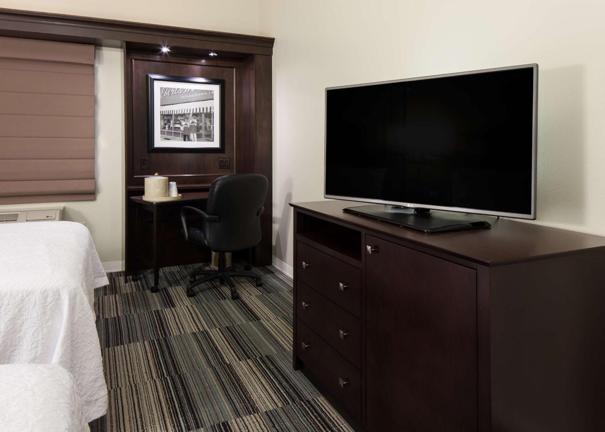 Hampton Inn & Suites Omaha-Downtown Экстерьер фото