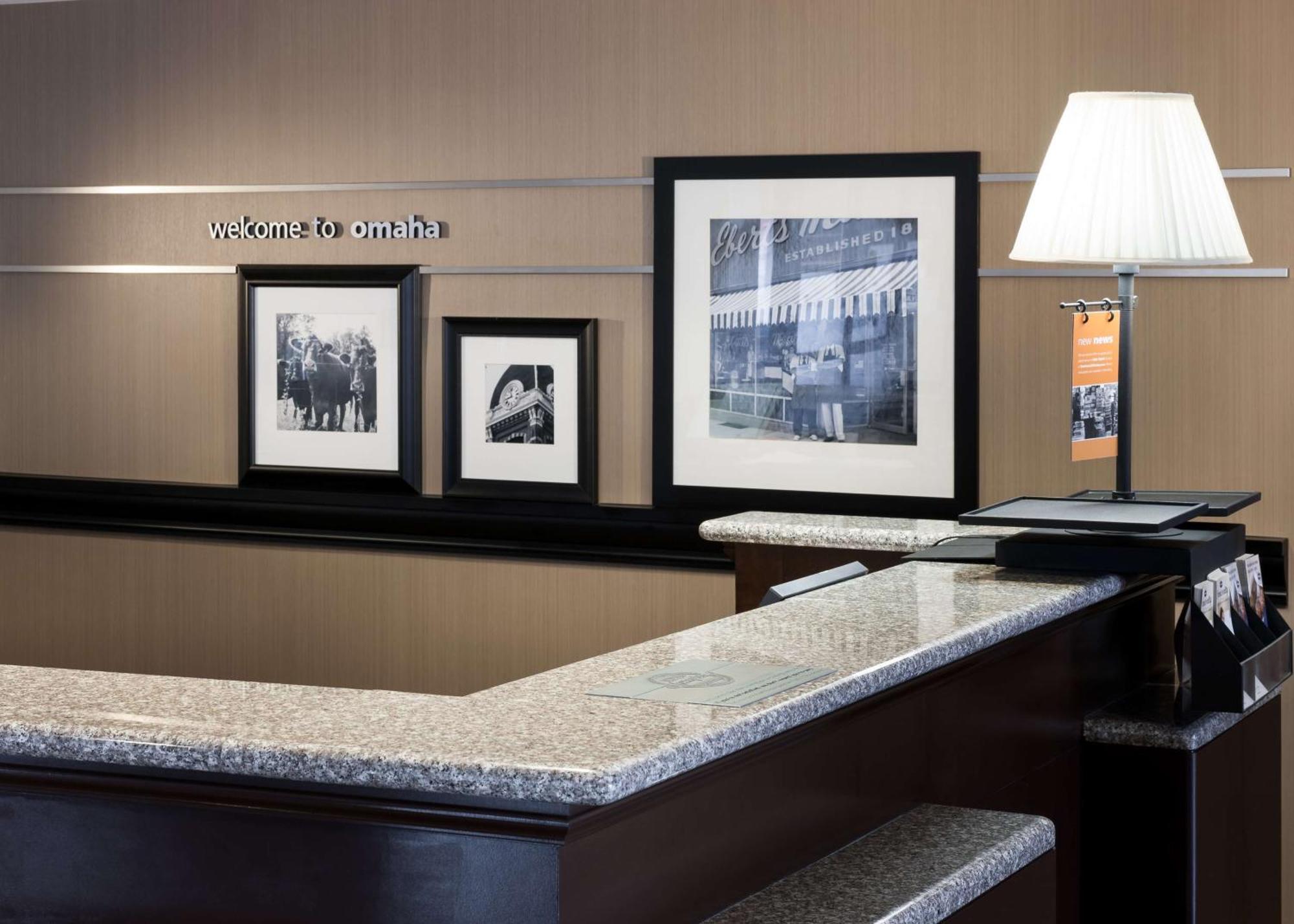 Hampton Inn & Suites Omaha-Downtown Экстерьер фото