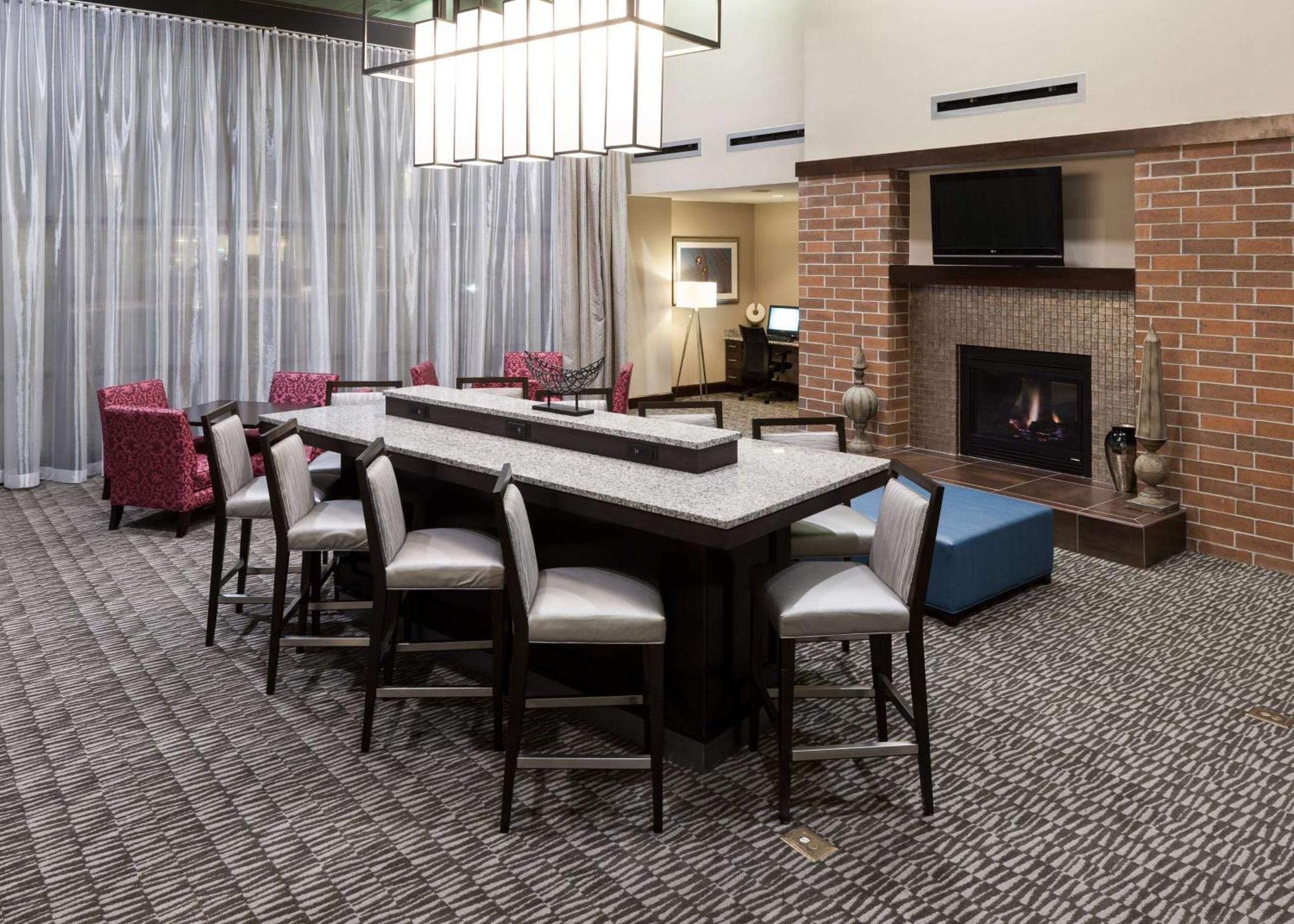 Hampton Inn & Suites Omaha-Downtown Экстерьер фото