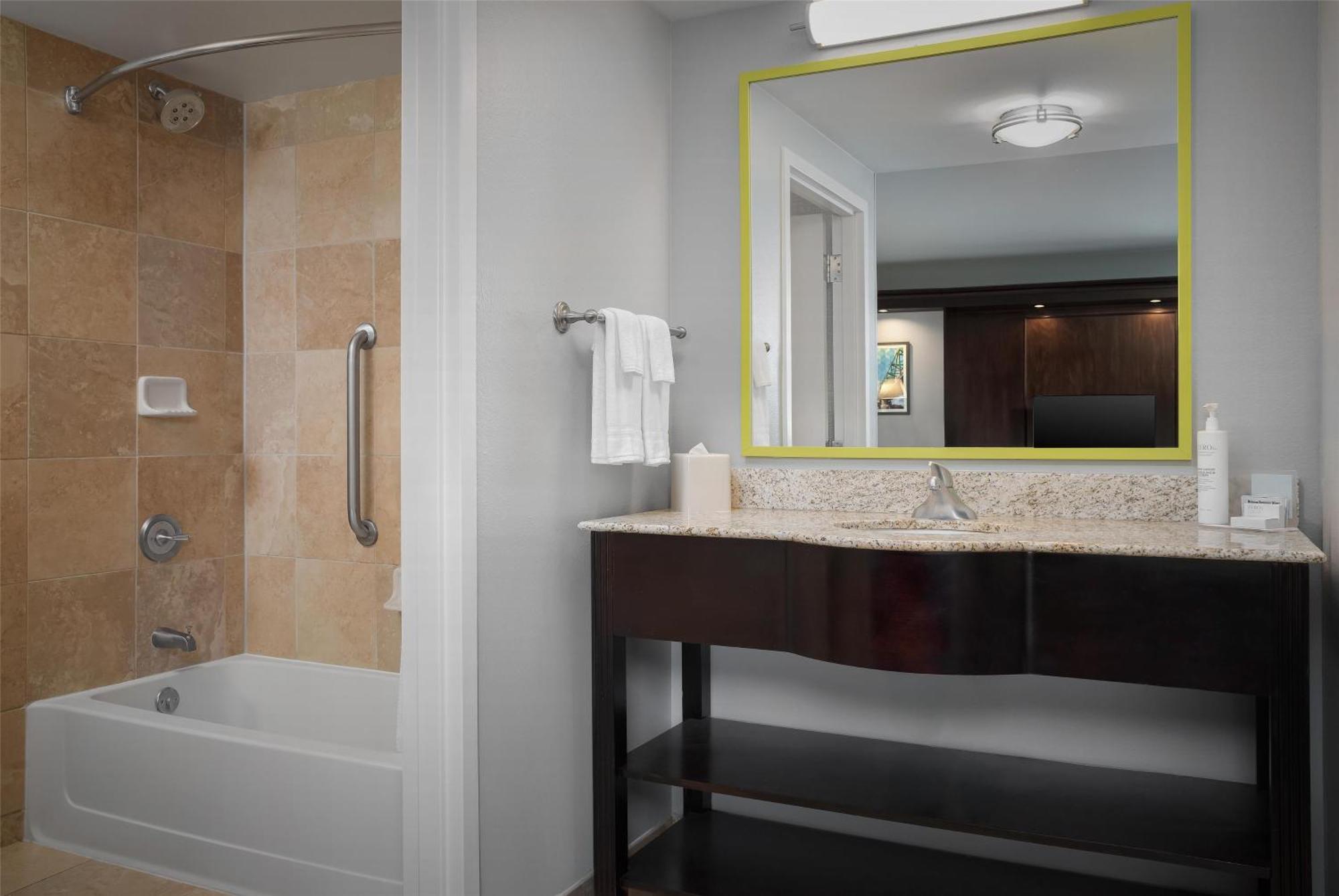 Hampton Inn & Suites Omaha-Downtown Экстерьер фото