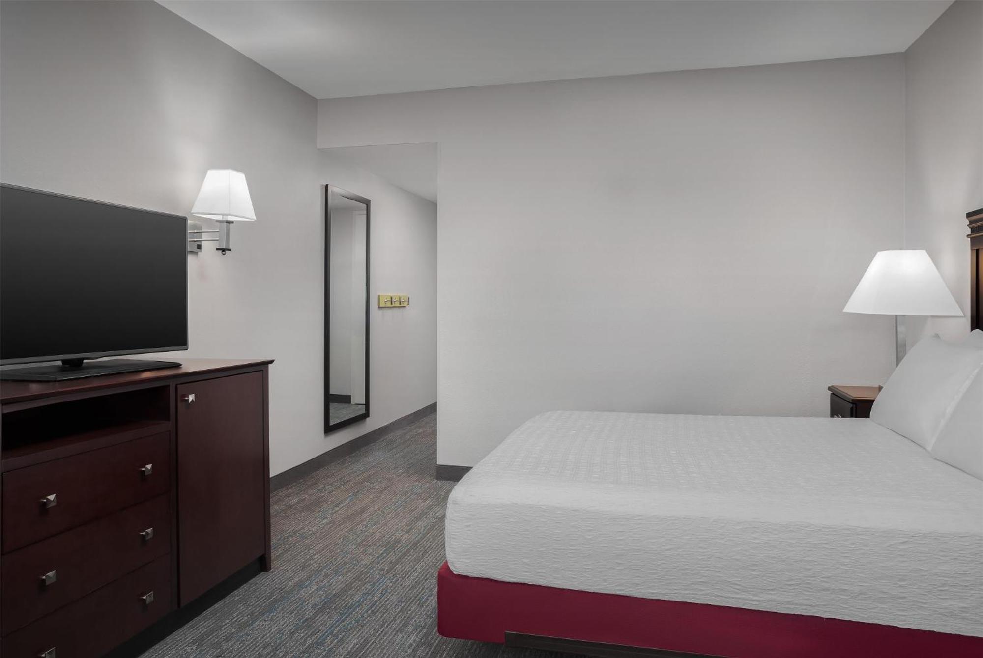 Hampton Inn & Suites Omaha-Downtown Экстерьер фото