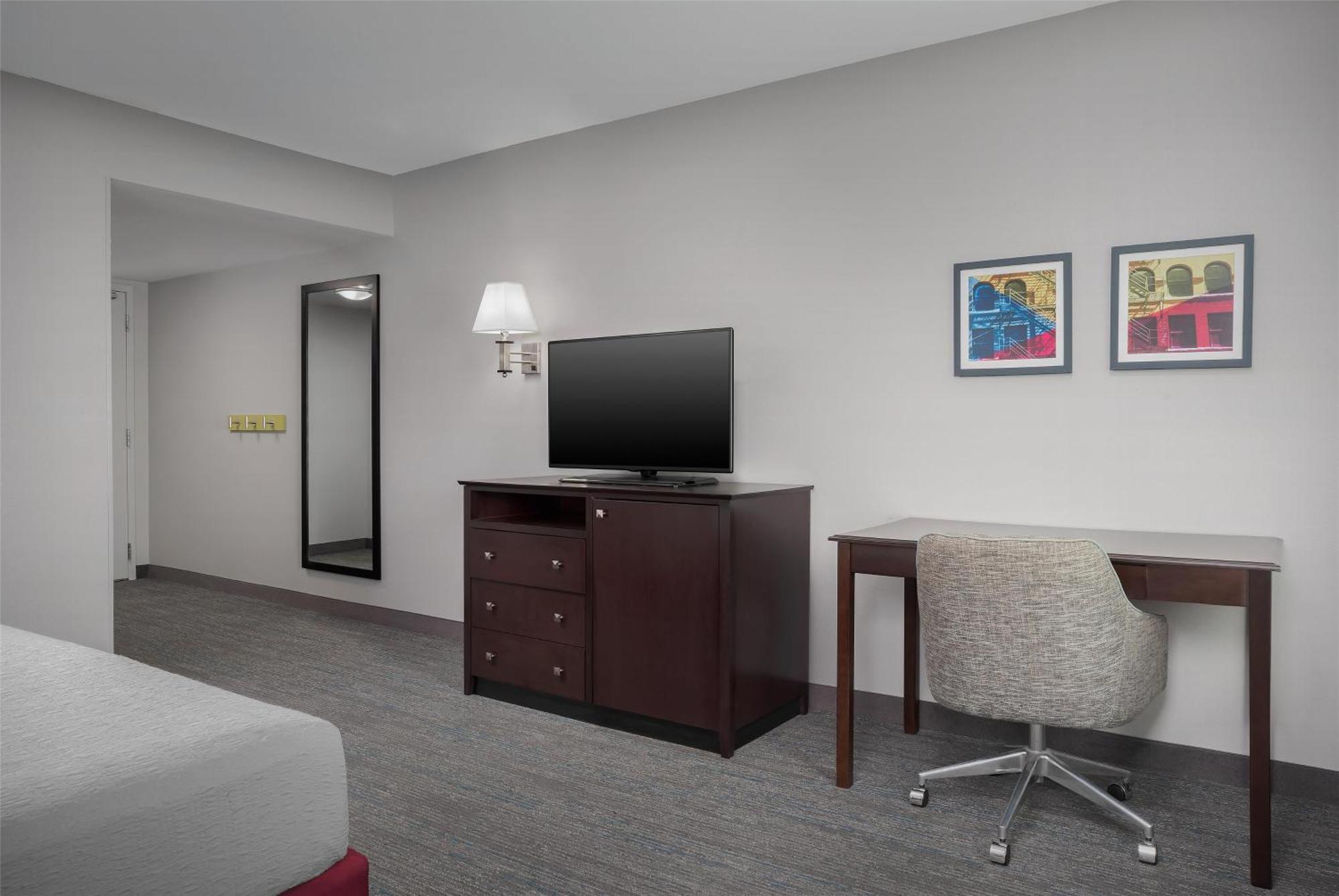 Hampton Inn & Suites Omaha-Downtown Экстерьер фото