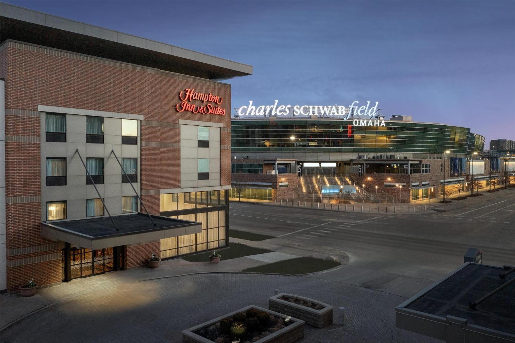 Hampton Inn & Suites Omaha-Downtown Экстерьер фото