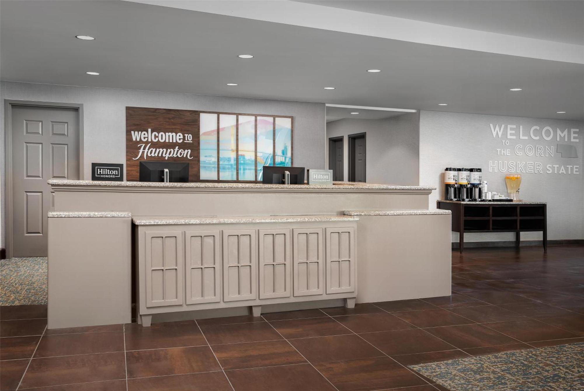 Hampton Inn & Suites Omaha-Downtown Экстерьер фото