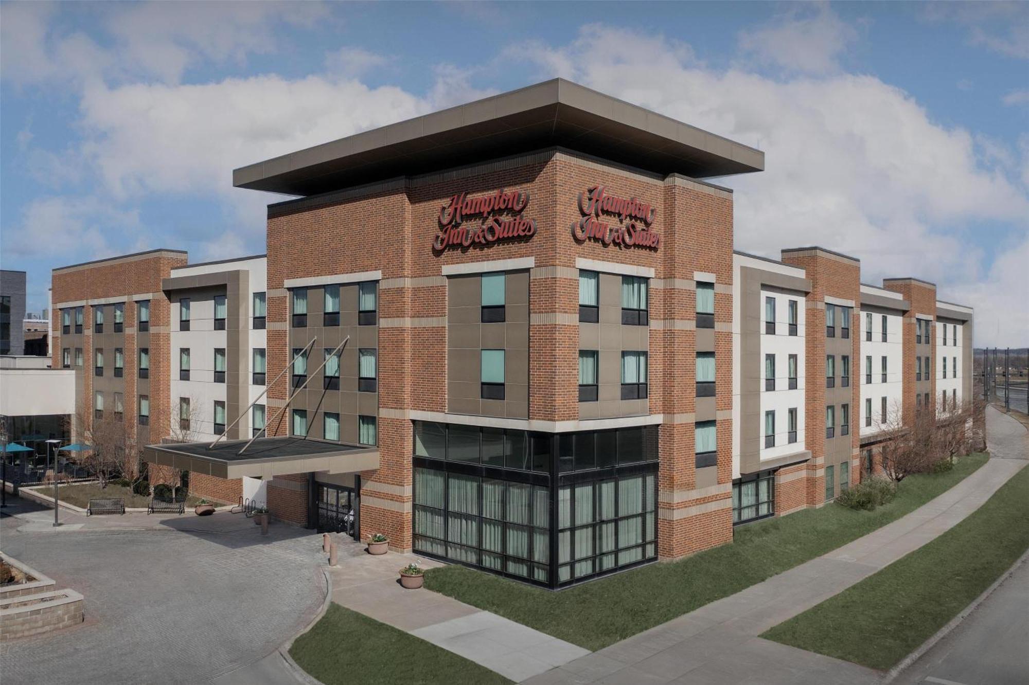 Hampton Inn & Suites Omaha-Downtown Экстерьер фото
