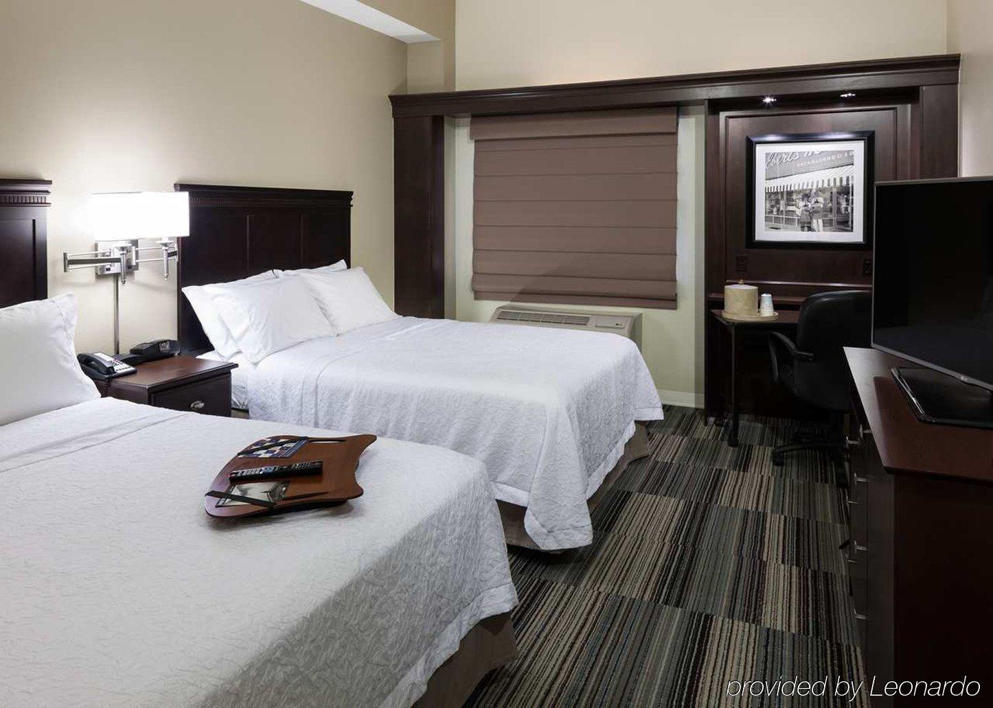 Hampton Inn & Suites Omaha-Downtown Экстерьер фото