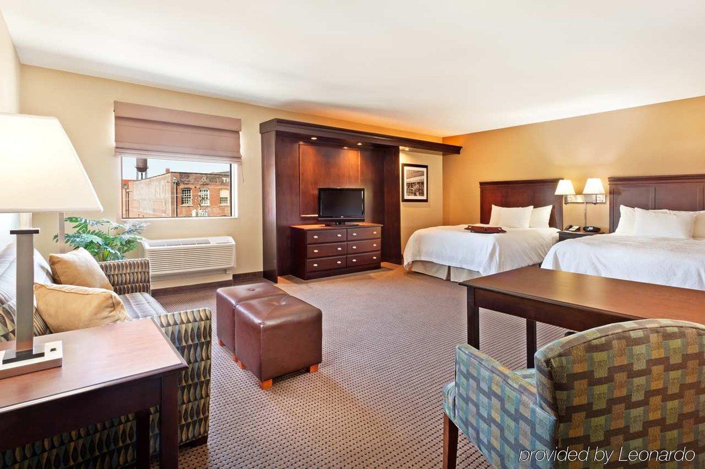 Hampton Inn & Suites Omaha-Downtown Экстерьер фото