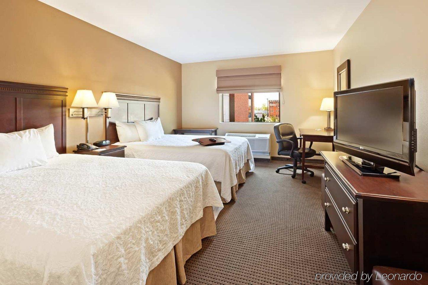 Hampton Inn & Suites Omaha-Downtown Экстерьер фото
