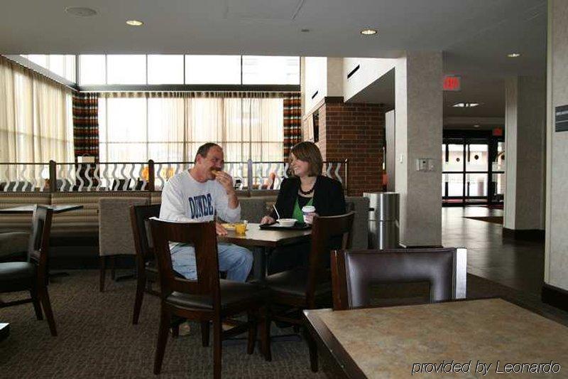 Hampton Inn & Suites Omaha-Downtown Ресторан фото
