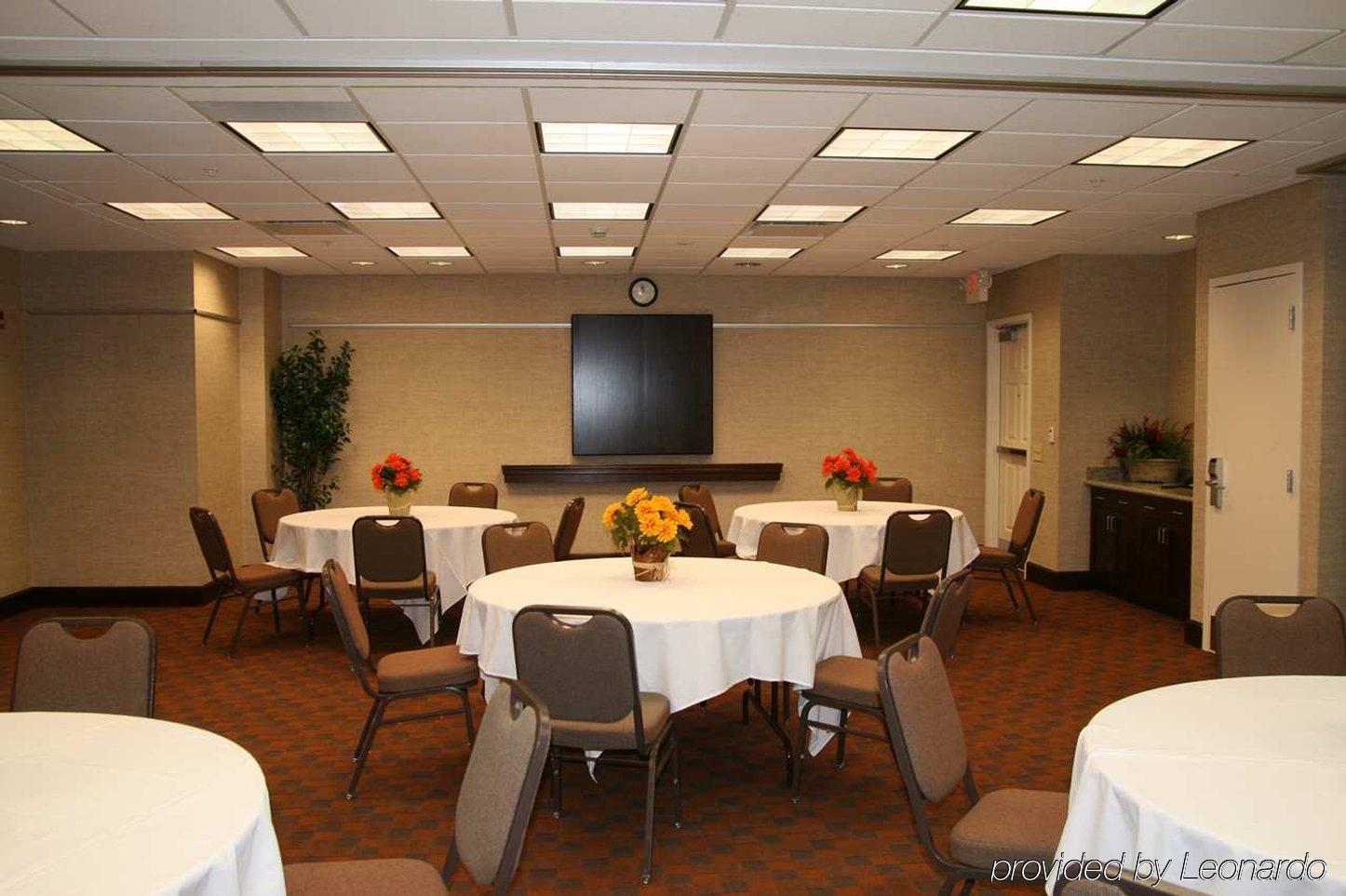 Hampton Inn & Suites Omaha-Downtown Удобства фото