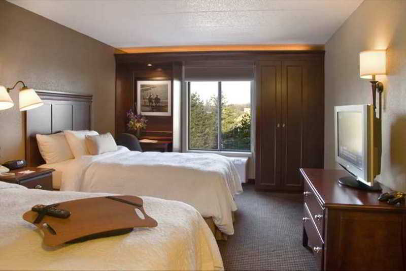 Hampton Inn & Suites Omaha-Downtown Экстерьер фото